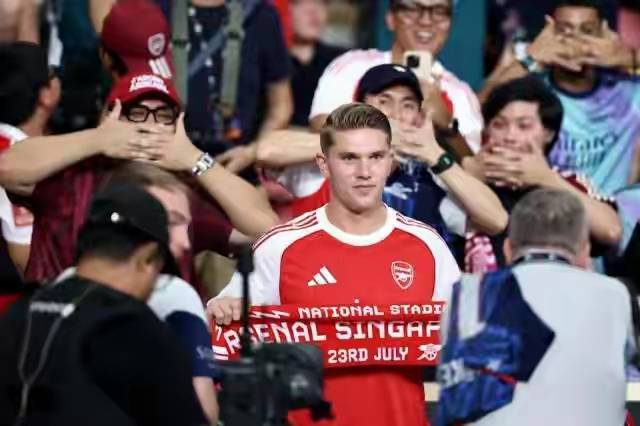 欧冠天外飞仙！埃泽轰无解世界波，阿森纳核心彻底觉醒，6750万镑真值值爆了